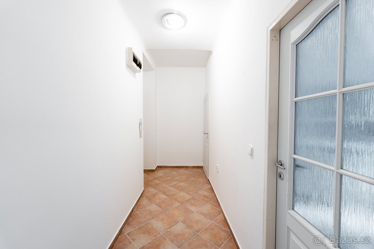 Pronájem bytu 2+1 43 m², Praha - Karlín, ev.č. 00070 - 9