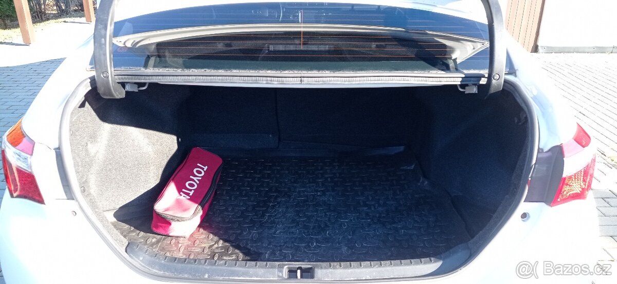 Toyota Corolla sedan - 9