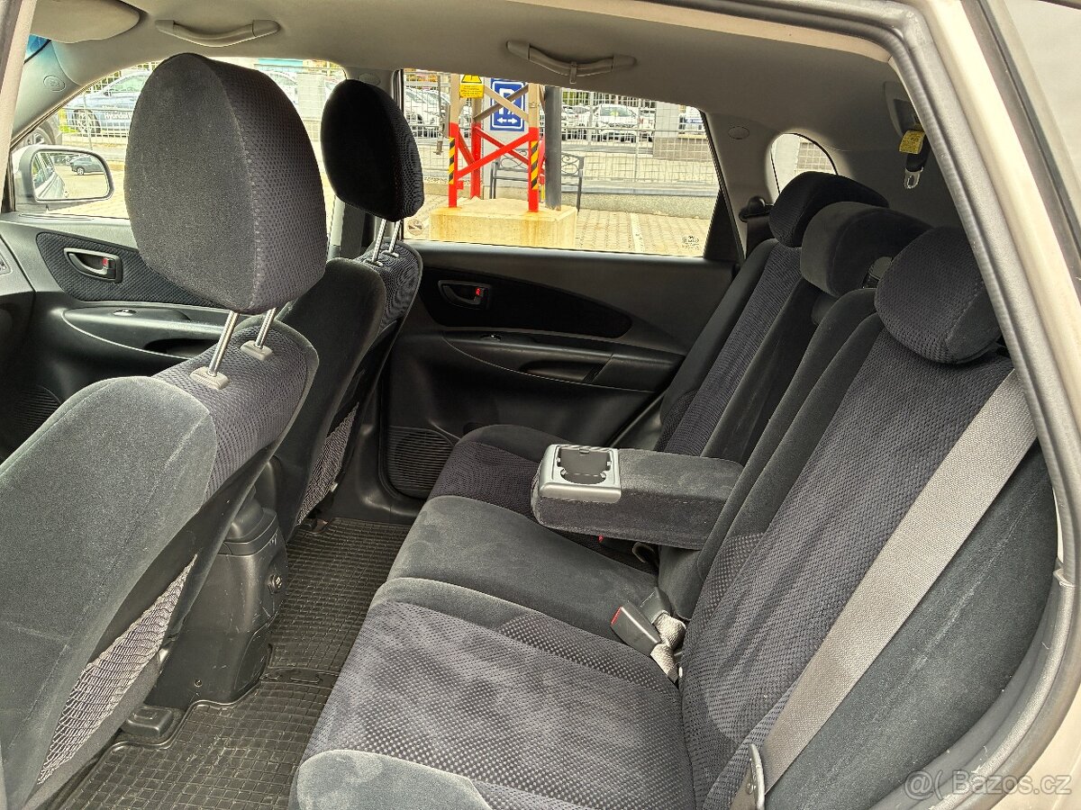 Hyundai Tucson 2.0i 104kW 4x4 KLIMA TAŽNÉ - 9