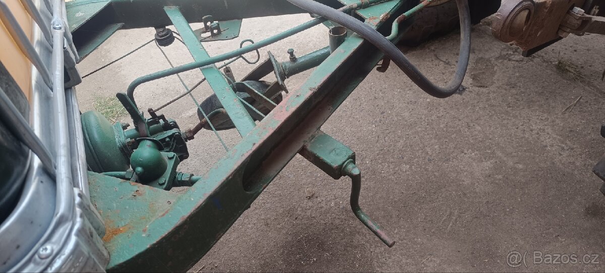 Valník s IBC nádržemi - 9