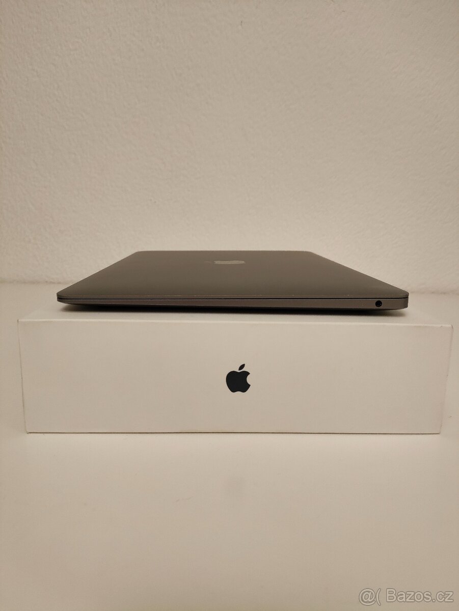 MacBook Air 2020 | i3 • 8GB • 256GB - 9