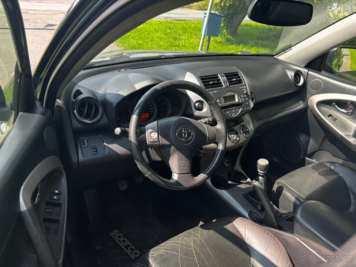 Toyota Rav4 2.2D-CAT 130kW, 4x4, SUV, Manual, Klima, Tažné - 9