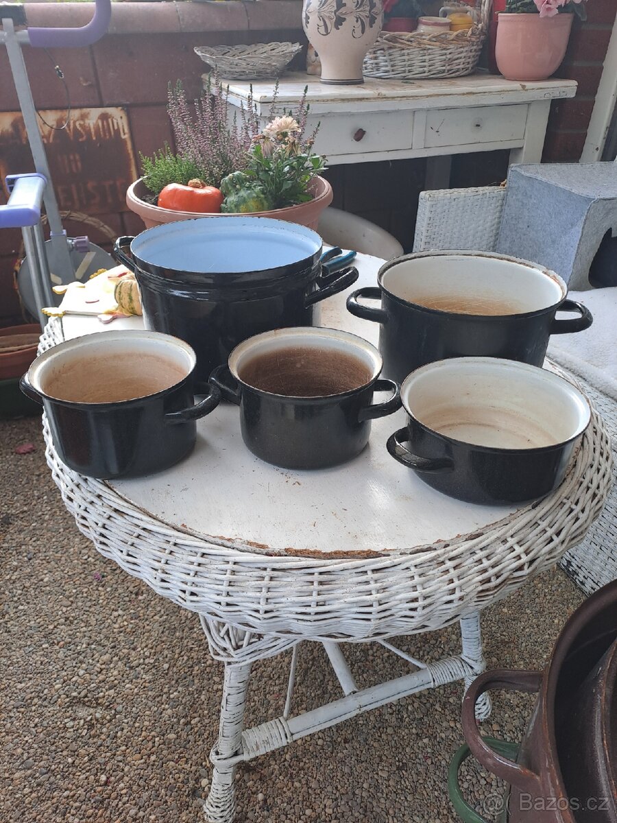 Staré plechové hrnce - 9