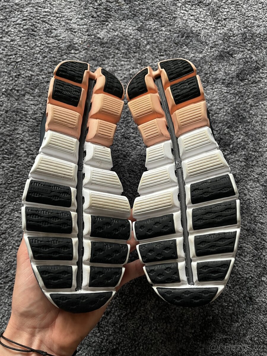 On Running, model Cloudflow, velikost 40 - 9