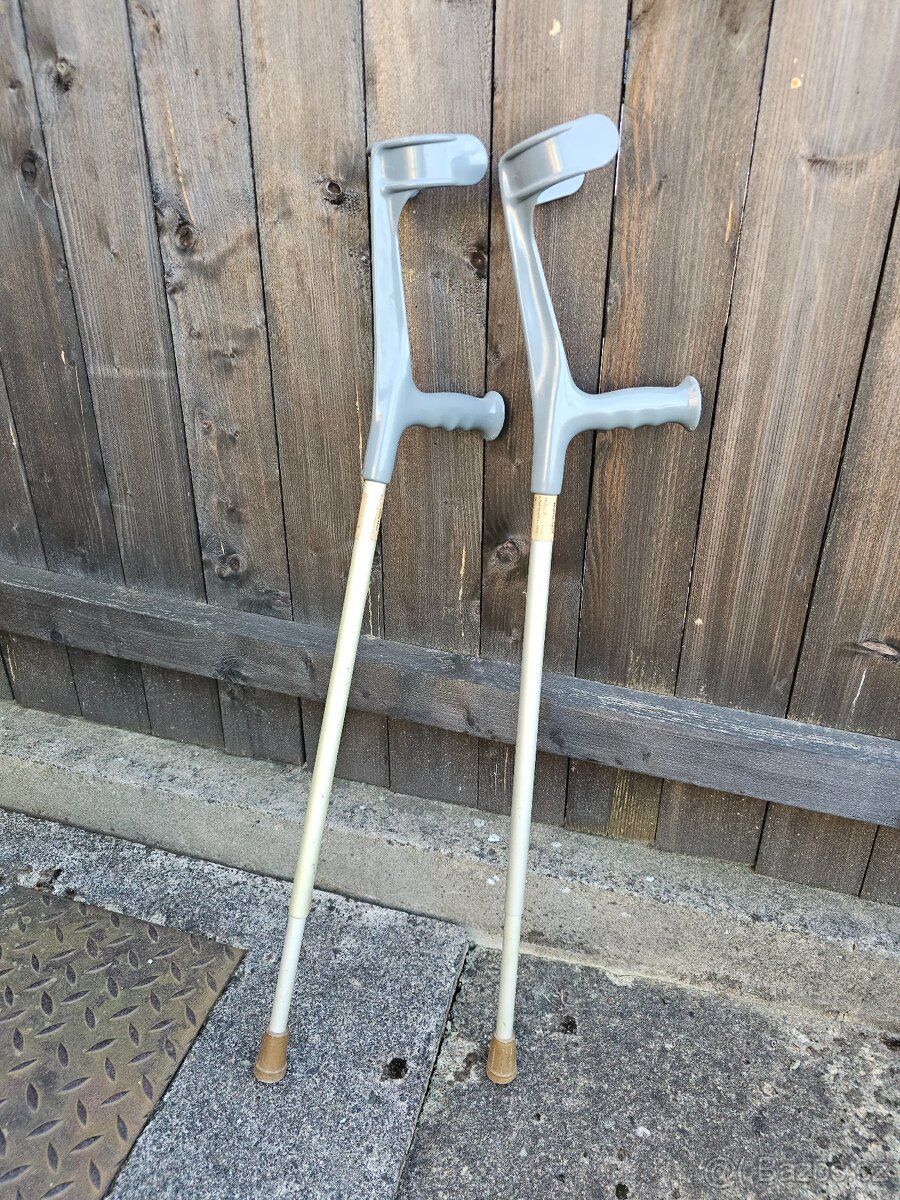 POMŮCKY PRO POHYBOVĚ OMEZENÉ - 9