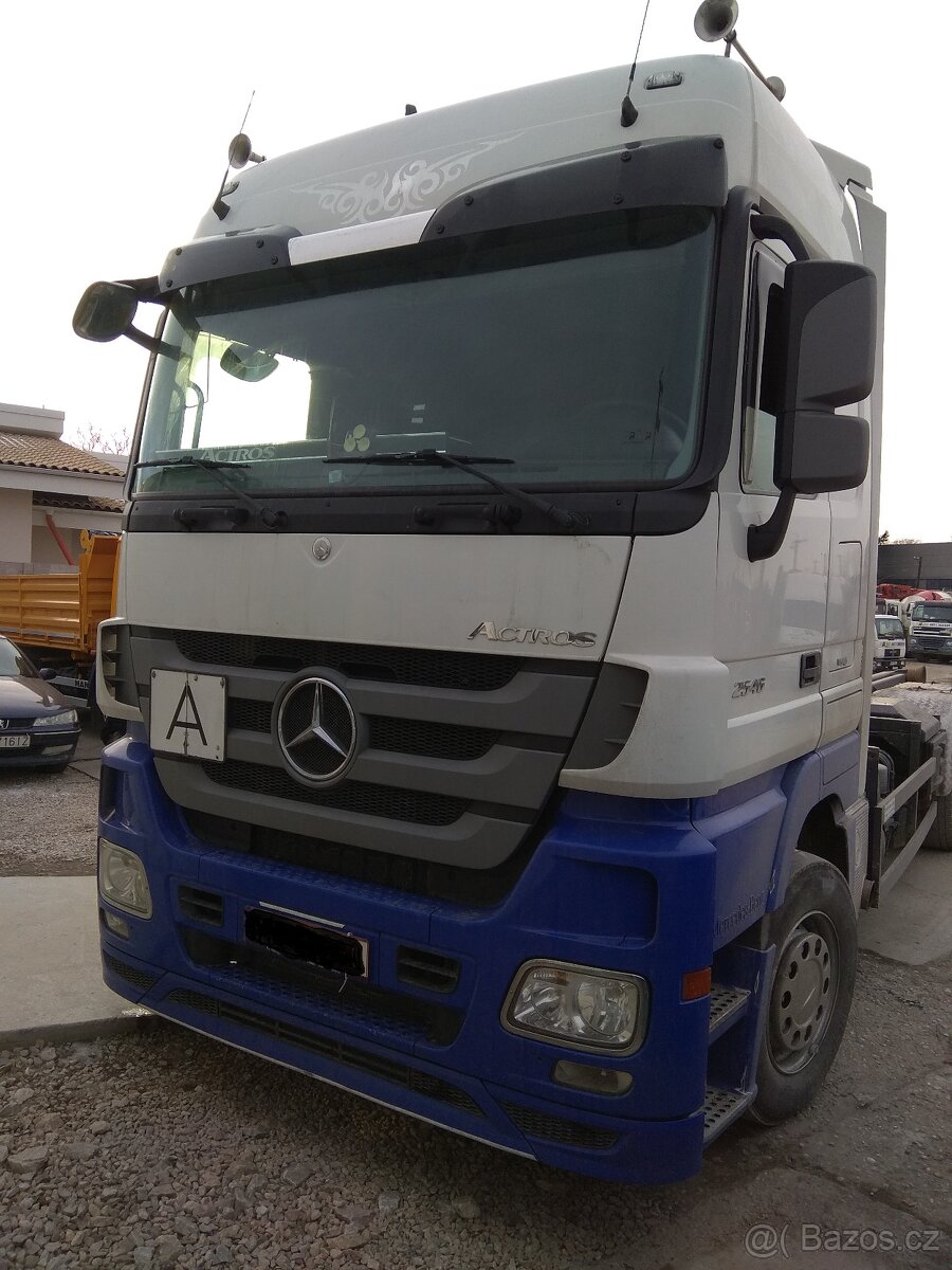 Hákový nosič kontajnerů MERCEDES ACTROS 2546 - 9