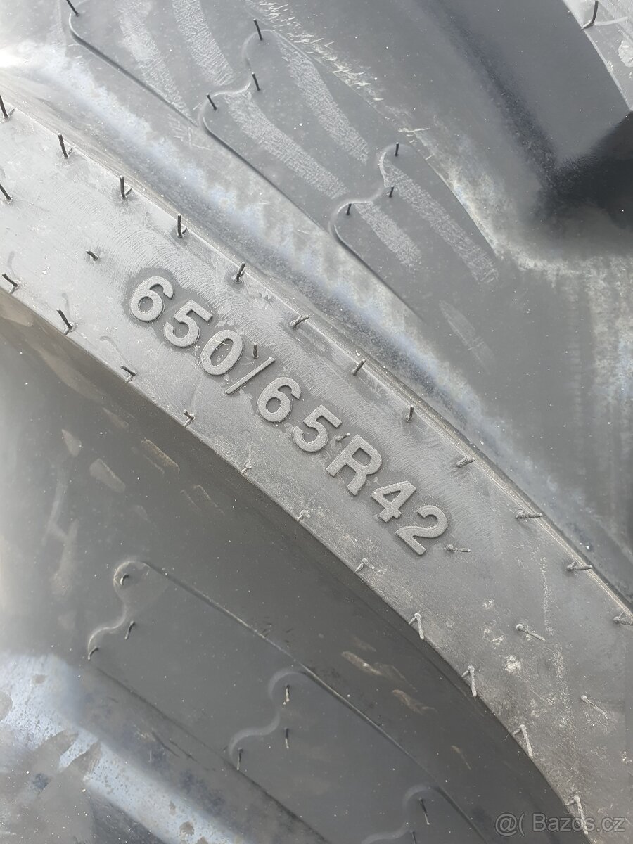 Pneu BKT 650 / 65 R42 - 9