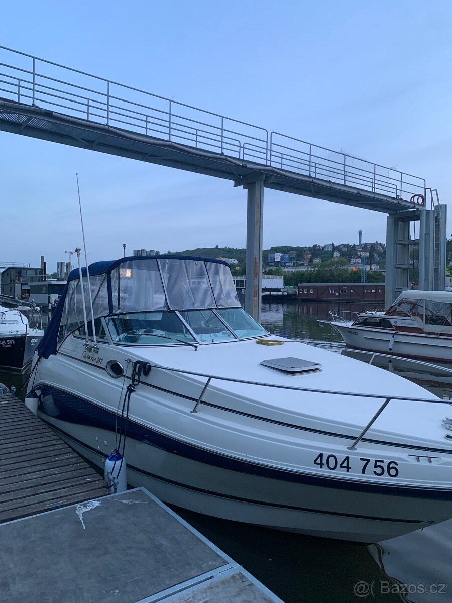 Prodám kajutovou loď Rinker 242 Fiesta vee - 9