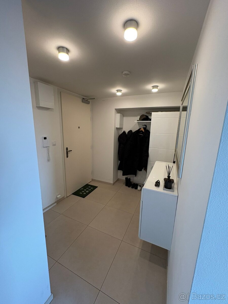 3-izbový byt (3kk) na prenájom Praha 7 - 9