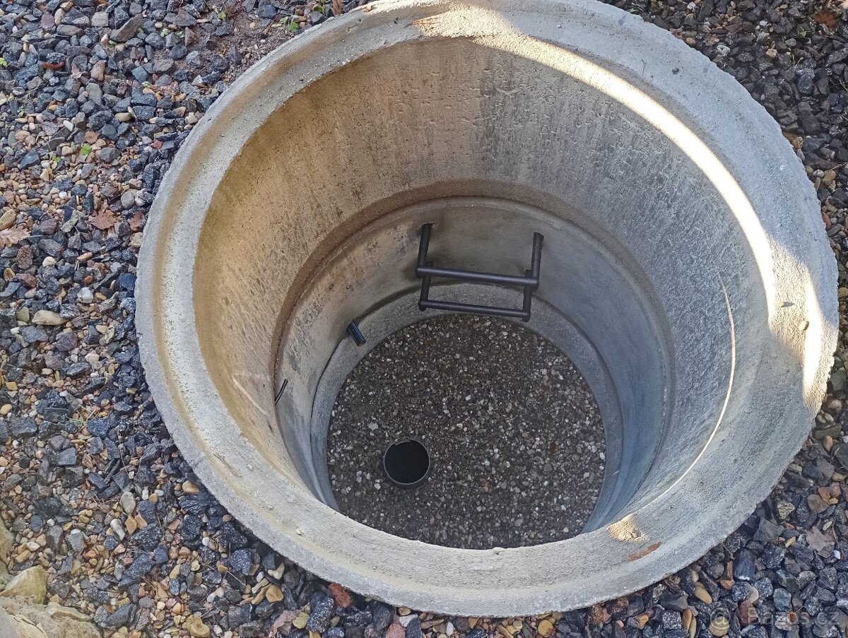 Stavební pozemek 735m2 + obytný kontejner - 9