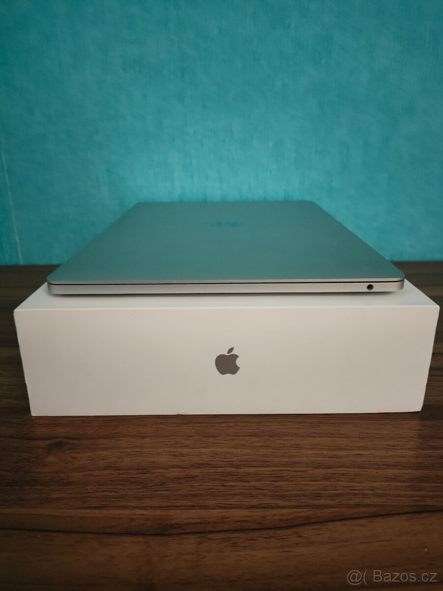 MacBook Pro 2017 | i5 • 8GB • 256GB SSD - 9