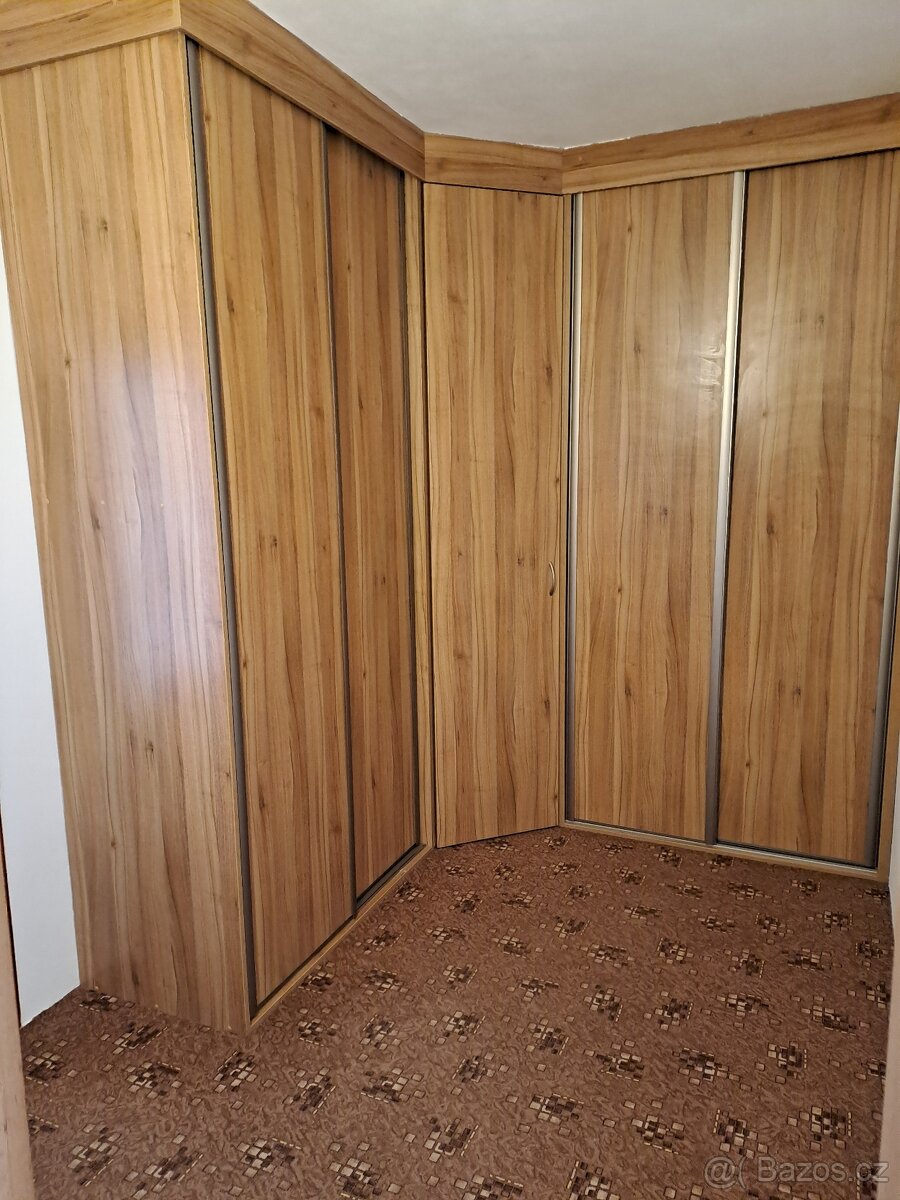 Pronájem bytu 3+1 s balkonem - 9