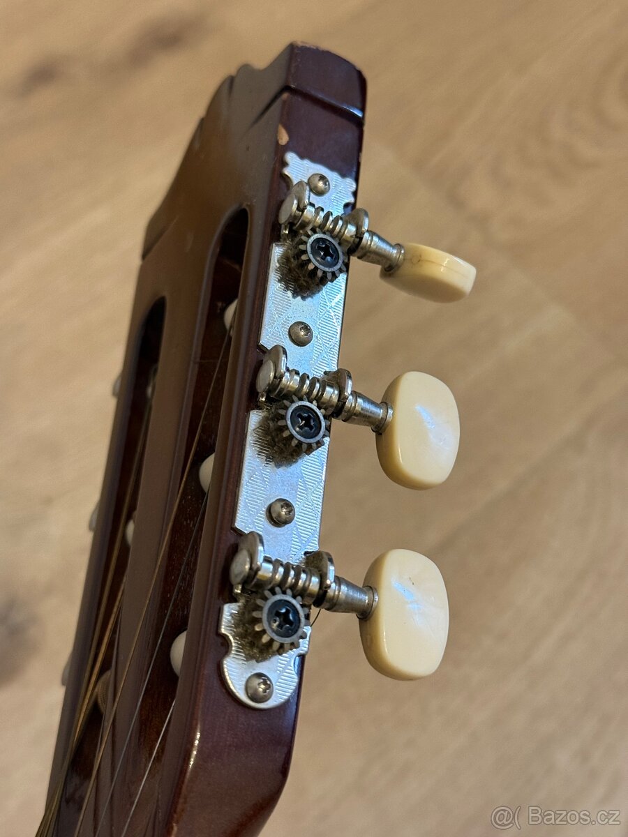 Klastická kytara Yamaha C40 se strapp buttons a pouzdrem - 9