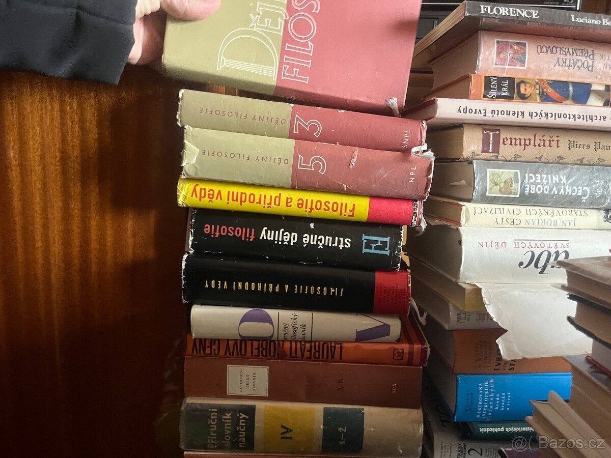 Velké množství knih - 9