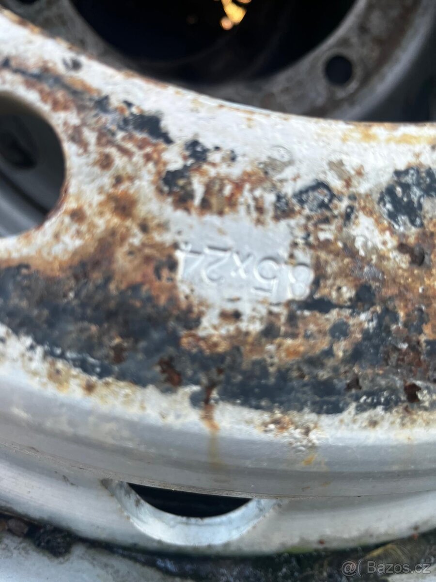 pneu 325/95 R24 s disky 8,5x24 - 9