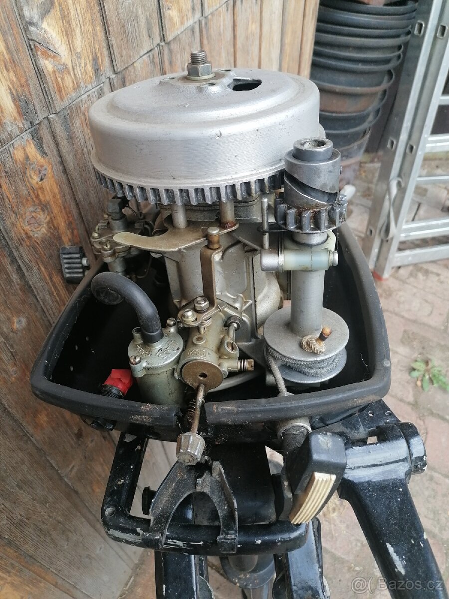 Lodní závěsný motor p - 9