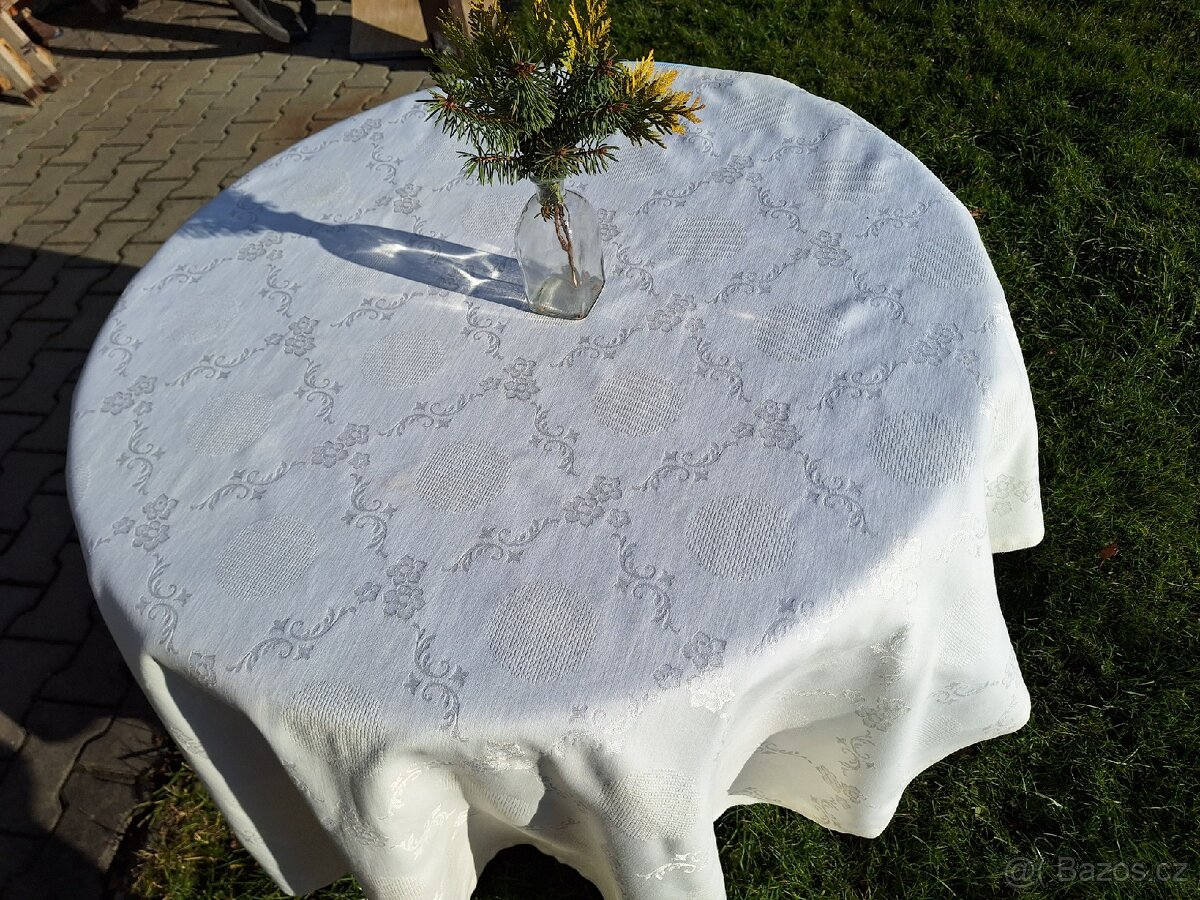 SLAVNOSTNÍ UBRUS vel. 127cm/123cm - 9