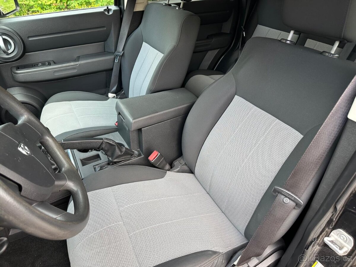 Dodge Nitro 2,8 CRDi 130 kW 4x4 - 9