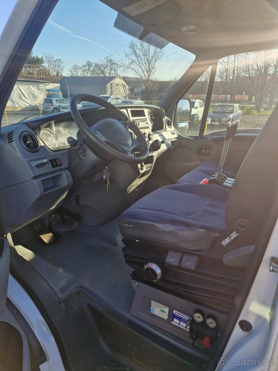 Kontejner Iveco do 3,5 t najeto - 340.000 km - 9