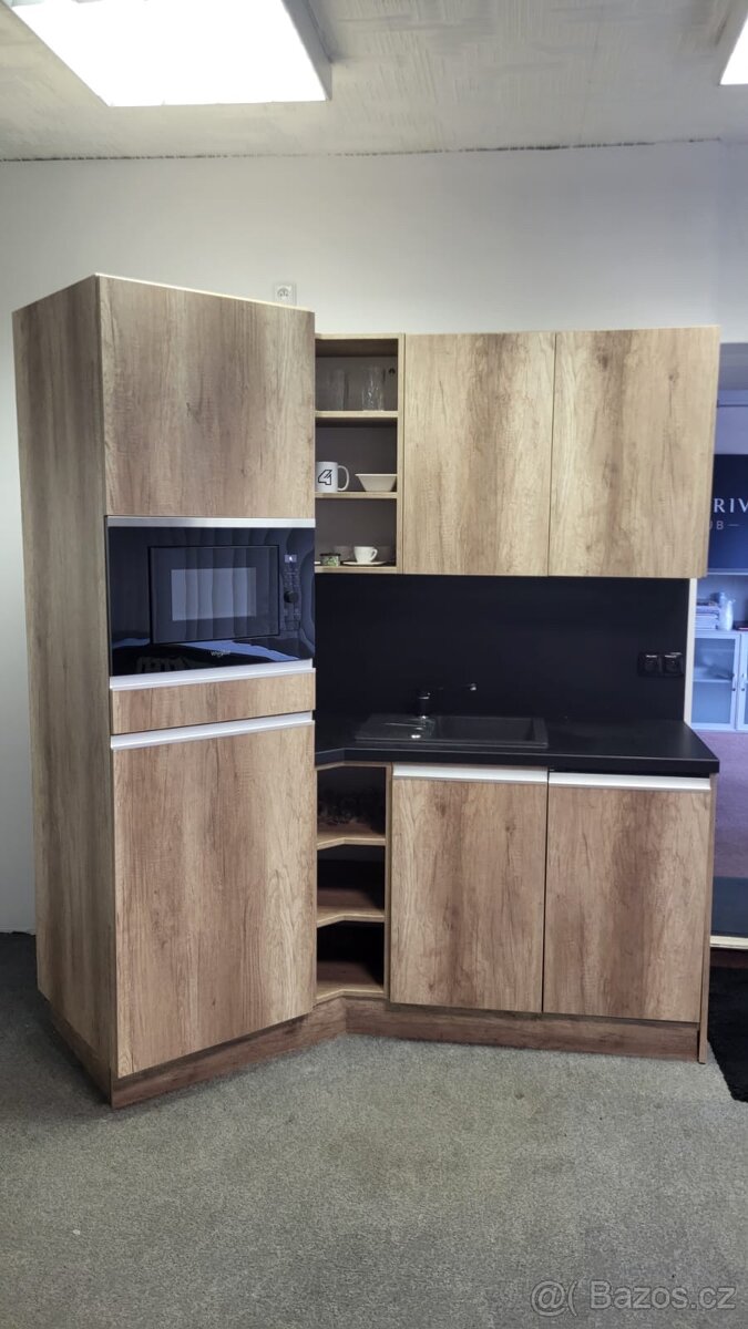 Moderní a plně vybavená rohová kuchyňská linka na prodej - 9