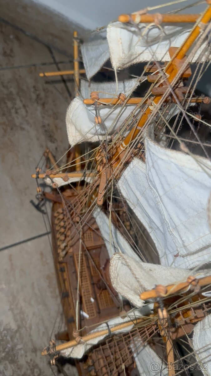 Dřevěný model historické lodě St. Géran 1736 - 9