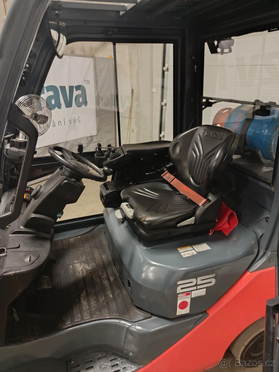 Vysokozdvižný vozík Toyota 8FGCU25 LPG - 9