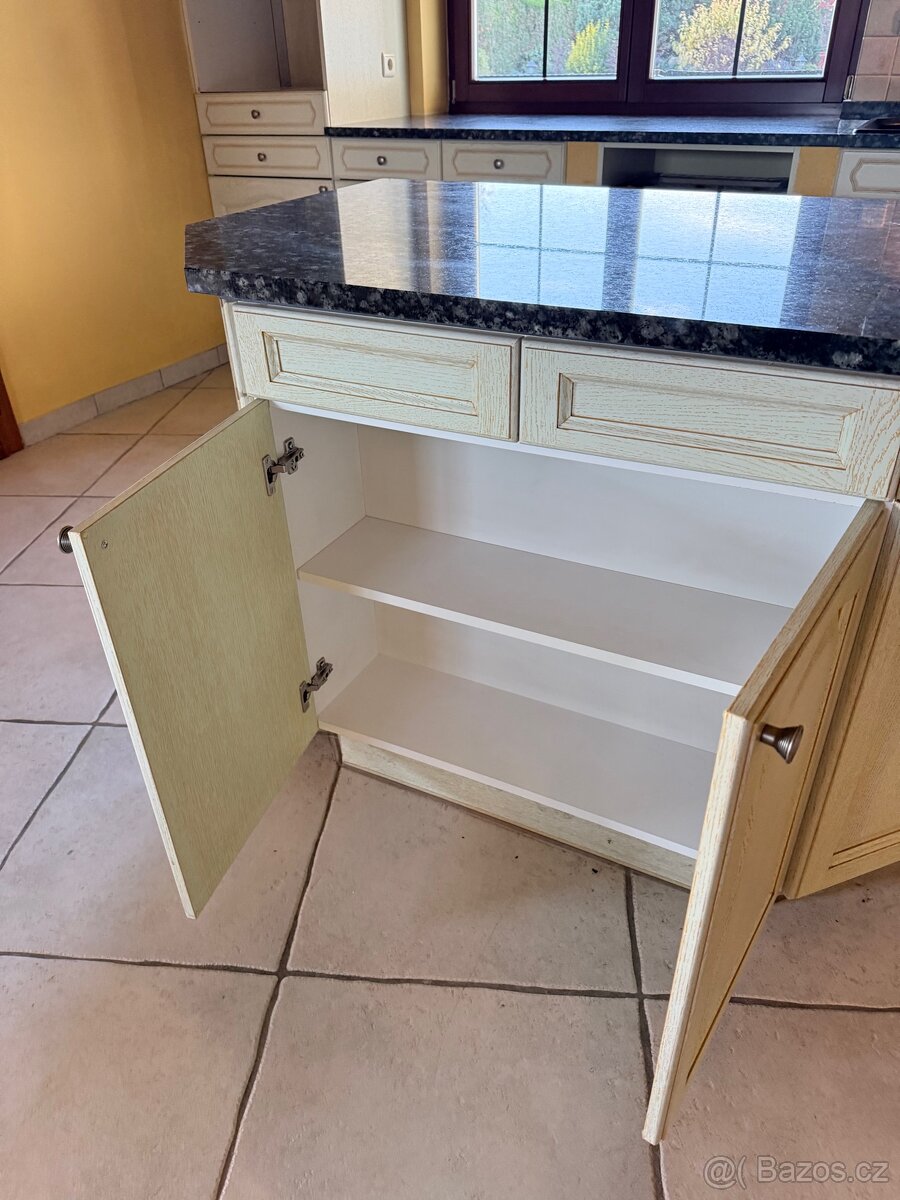 Kuchyňská dvířka a žulová deska - 9