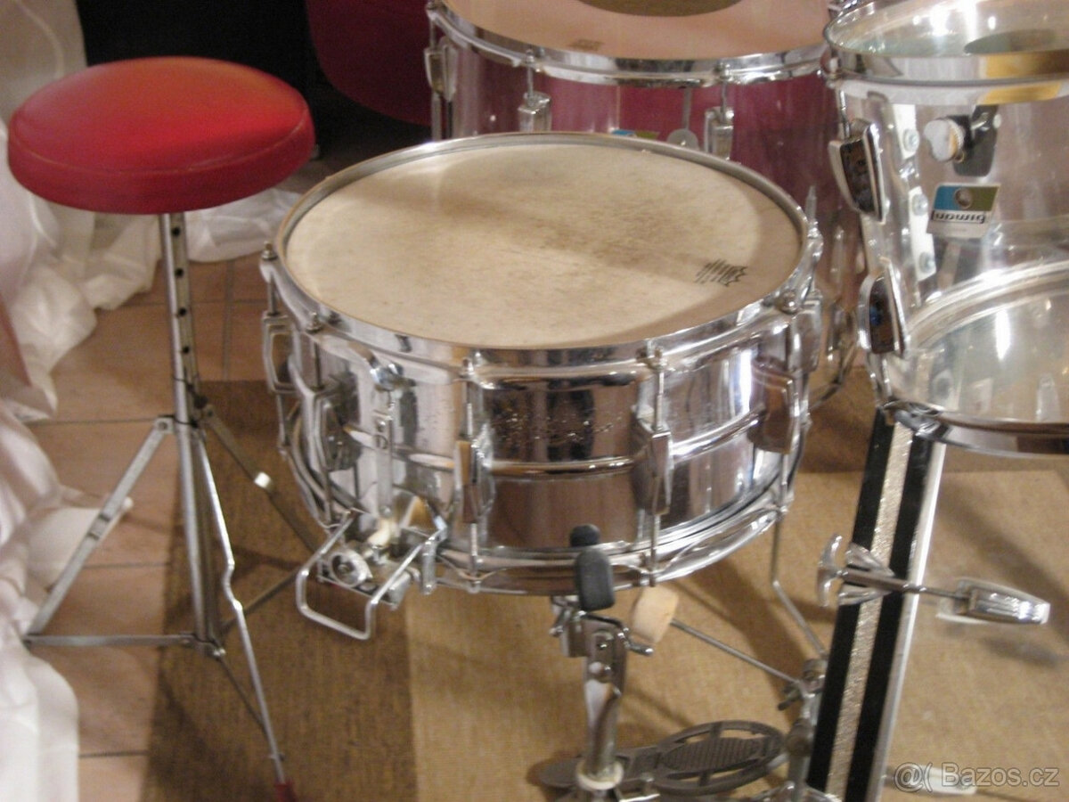 Bicí sada Ludwig Clear Vistalite, 1. série z roku 1972 s mal - 9