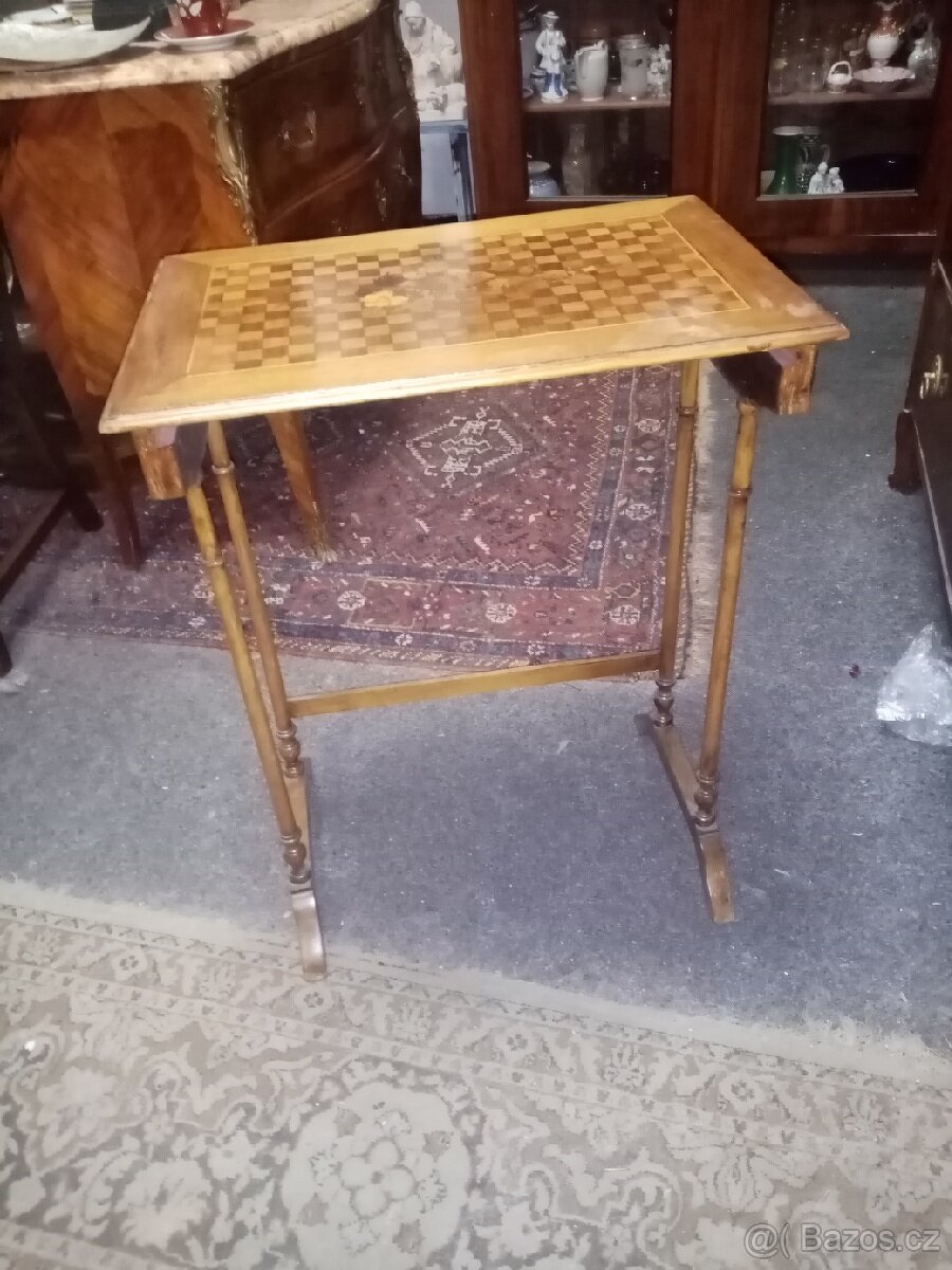 Starožitný intersovaný hnízdový stolek - 9