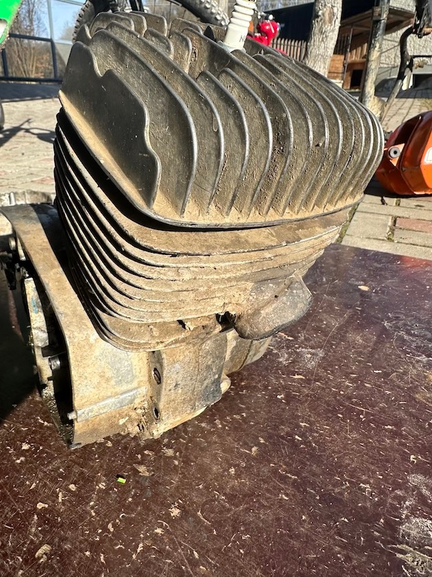 Predám MOTOR ČZ 125/476 pretáča a radí - 9