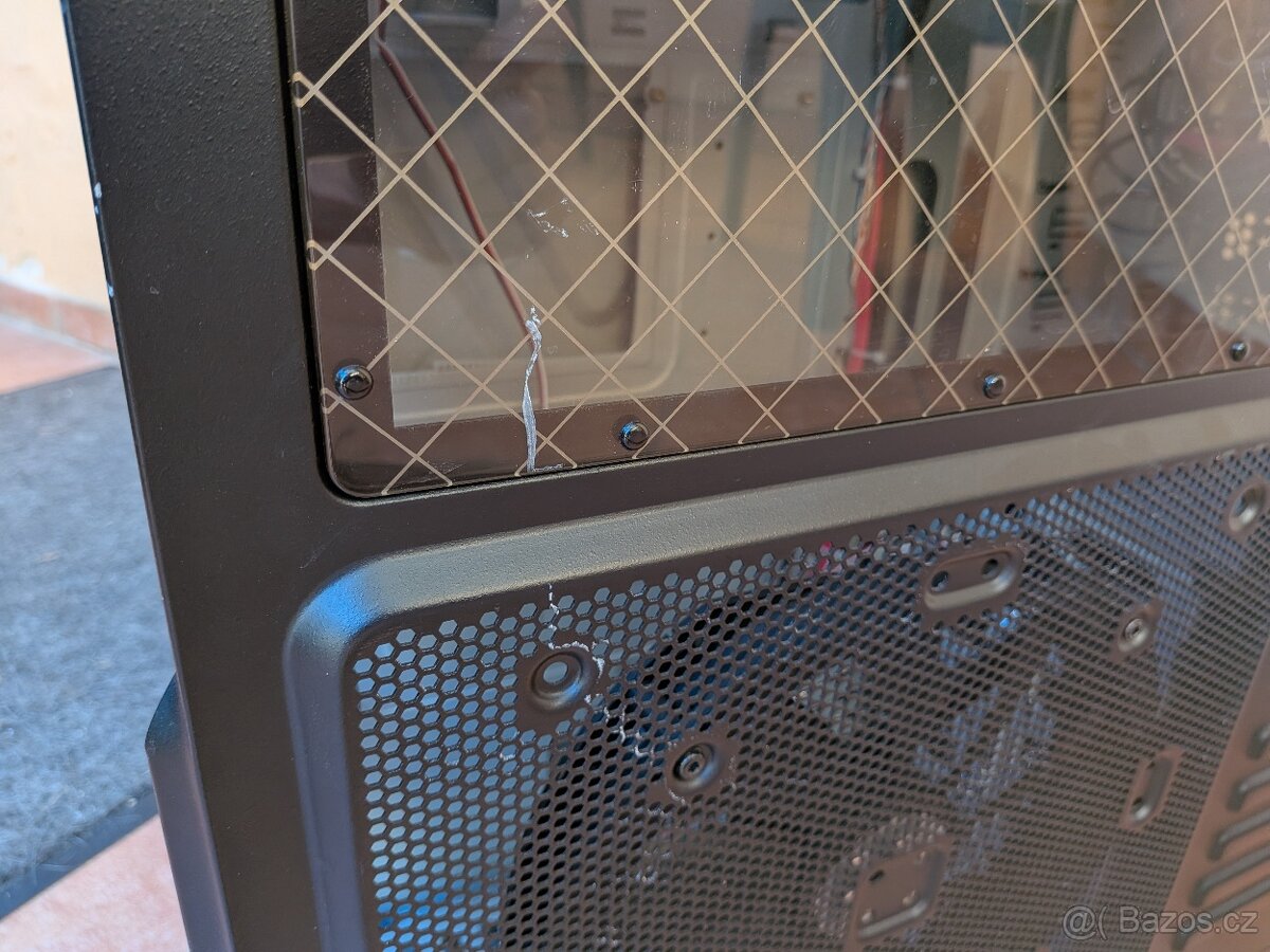 Ikonická PC skříň Full Tower Cooler Master HAF 932 - 9