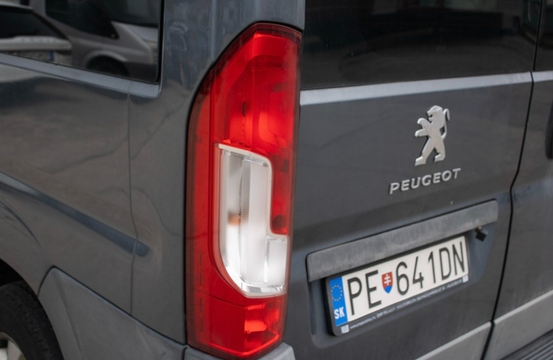 Peugeot Boxer 2.0 BlueHDi • 9-miestny • - 9