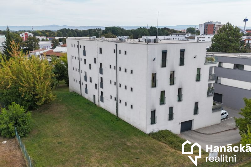 Pronájem 2+kk s balkonem a parkováním, ul.... - 9