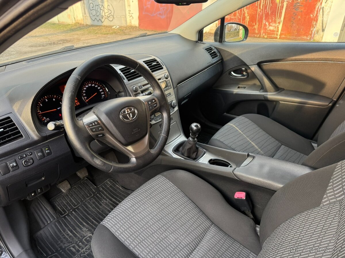 Toyota Avensis 2.0 93 kw 2011 - 9