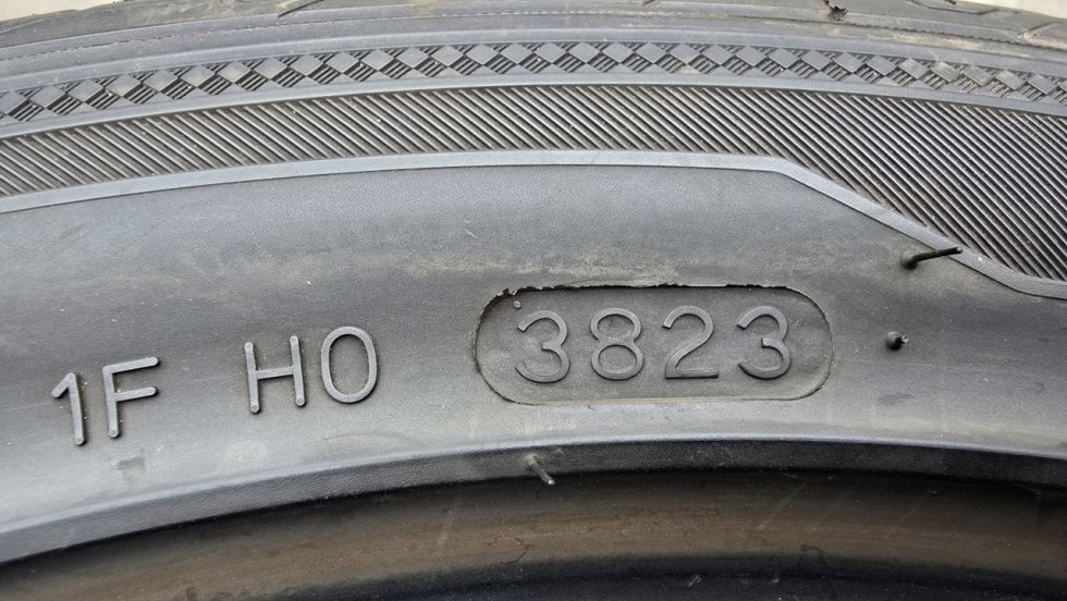Letní pneu 235/45/18 Hankook - 9