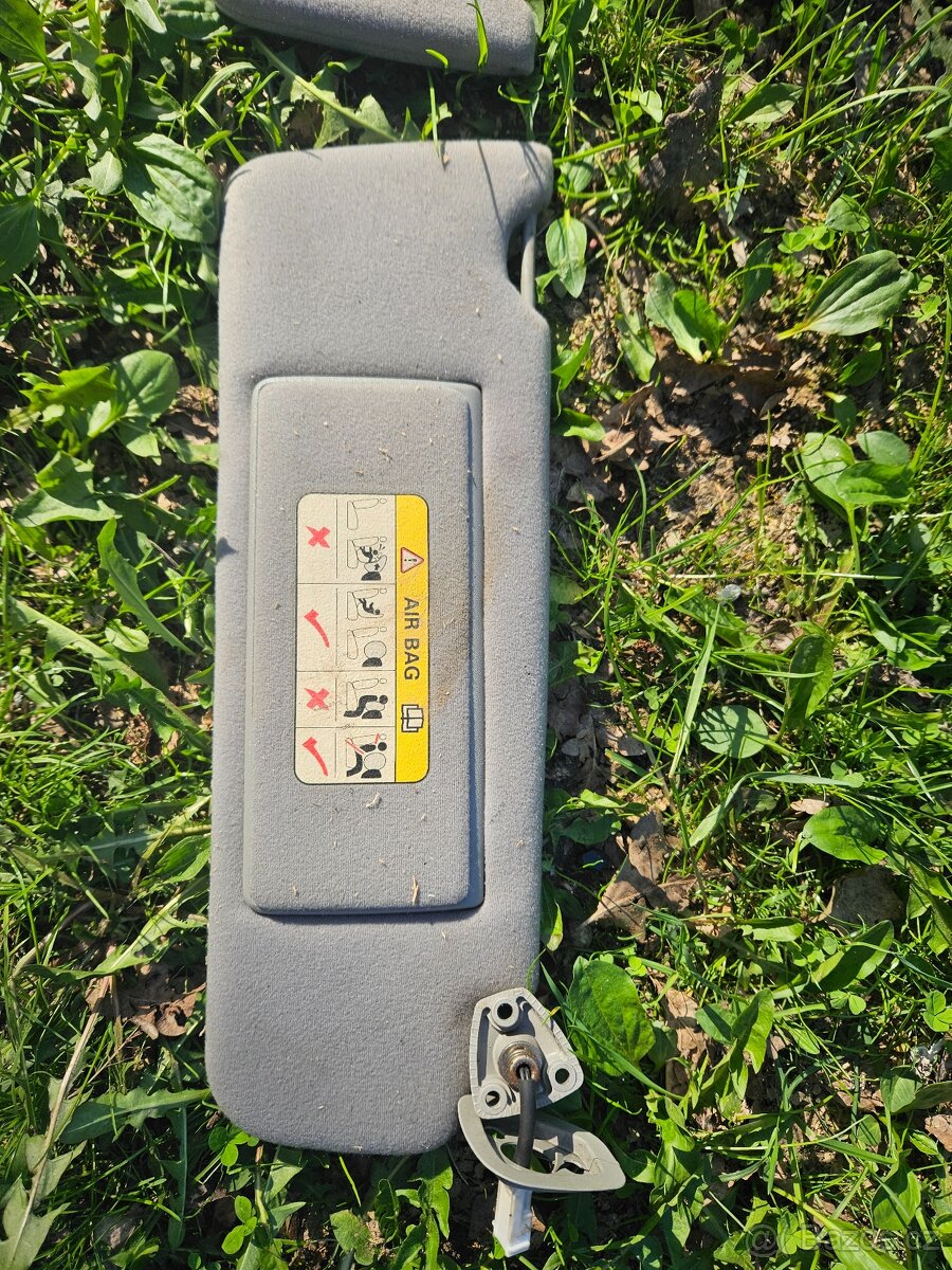 Interiér z vozu Jaguar xj x308 - 9