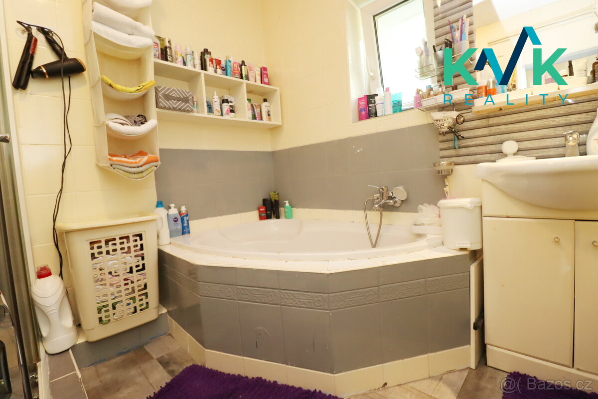 Prodej rodinného domu 3+1 se společenskou místností a barem, - 9