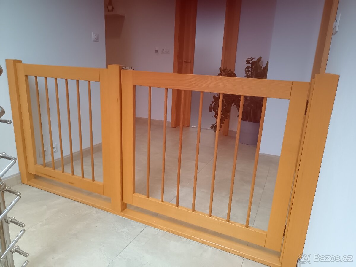 Schodištní dětská zábrana (plůtek) - 9