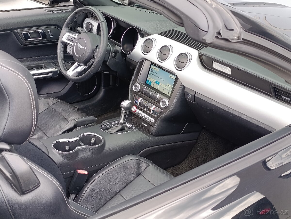 FORD MUSTANG 2.3 ECOBOOST CONVERTIBLE - 9