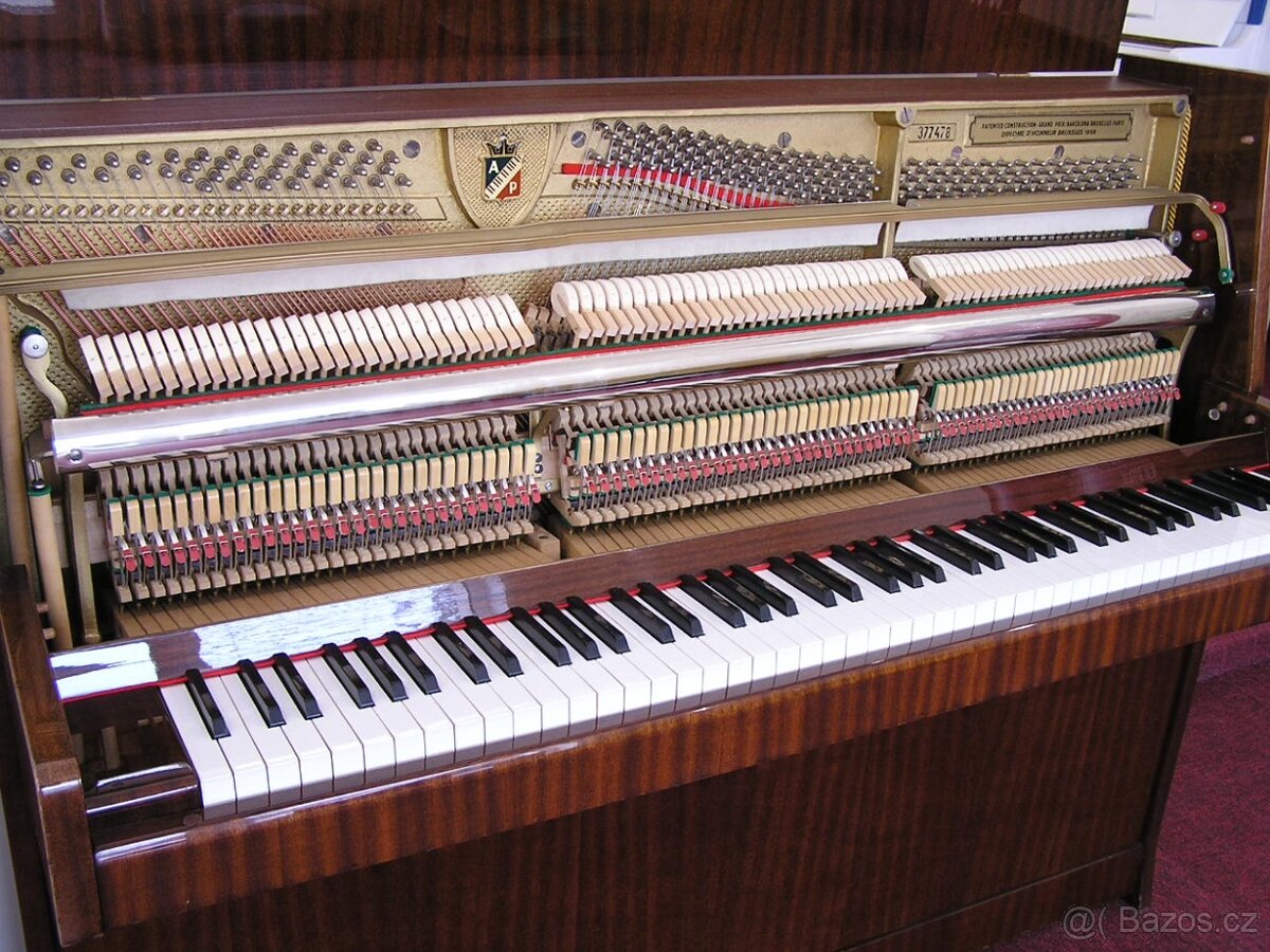 Prodám pianino Petrof mod.114 Classic - 9