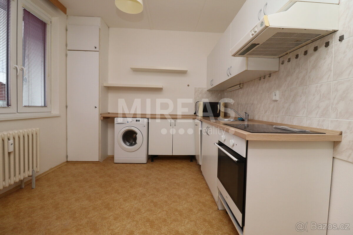 Milovice, pronájem bytu 2+1, 61 m2 s lodžií a sklepem, okr. - 9