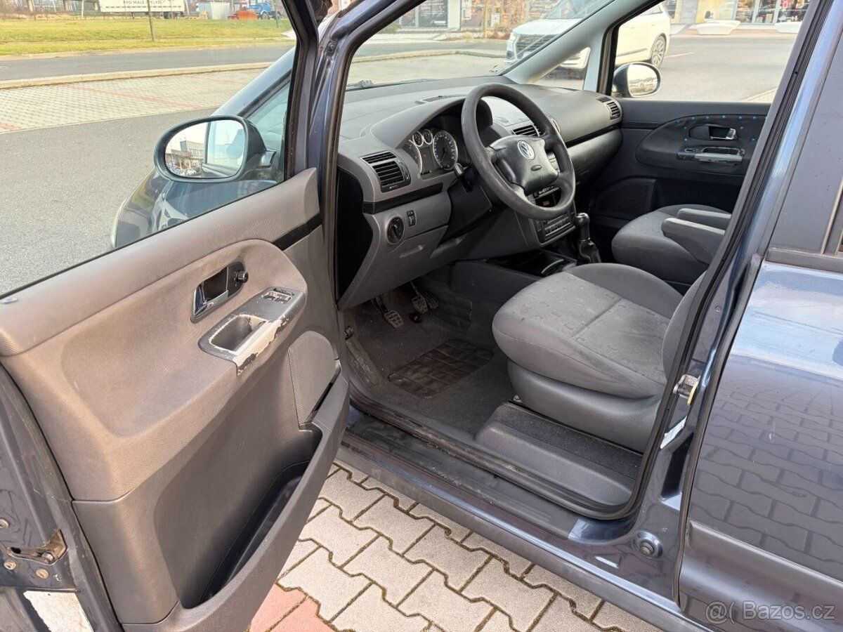 Volkswagen Sharan 1.9 TDi 7 míst - 9