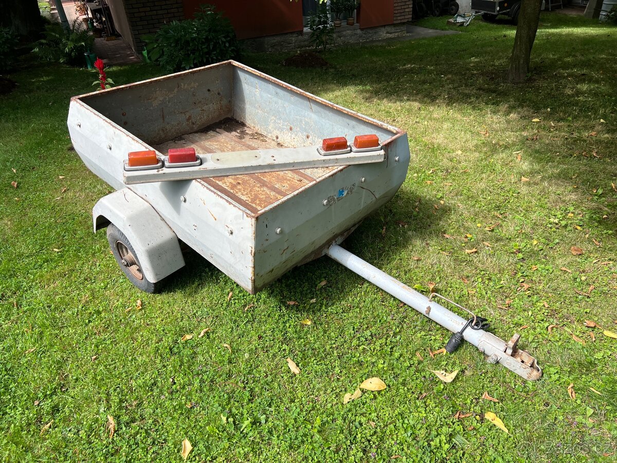 Přívěsný vozík NDR - 9