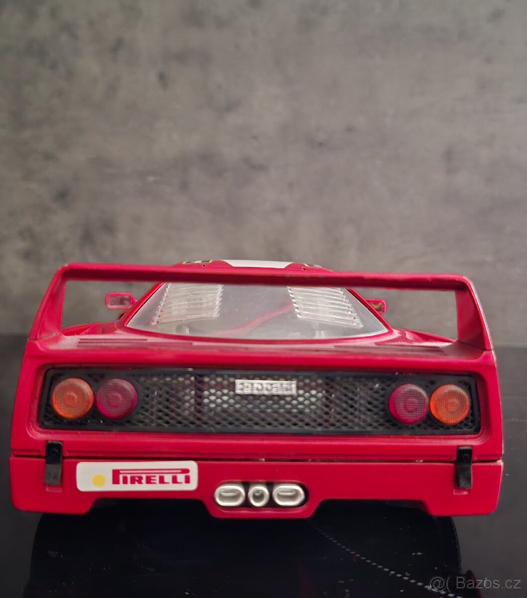 Ferrari F40 3x varianta 1:18 Bburago + dárek 1:43 - 9