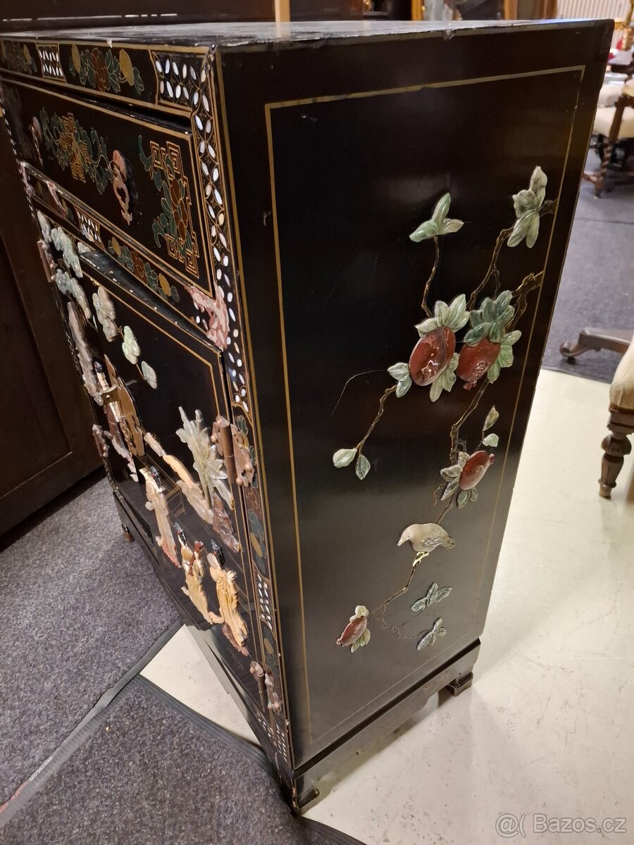 Starožitná čínská vykládaná komoda - 9