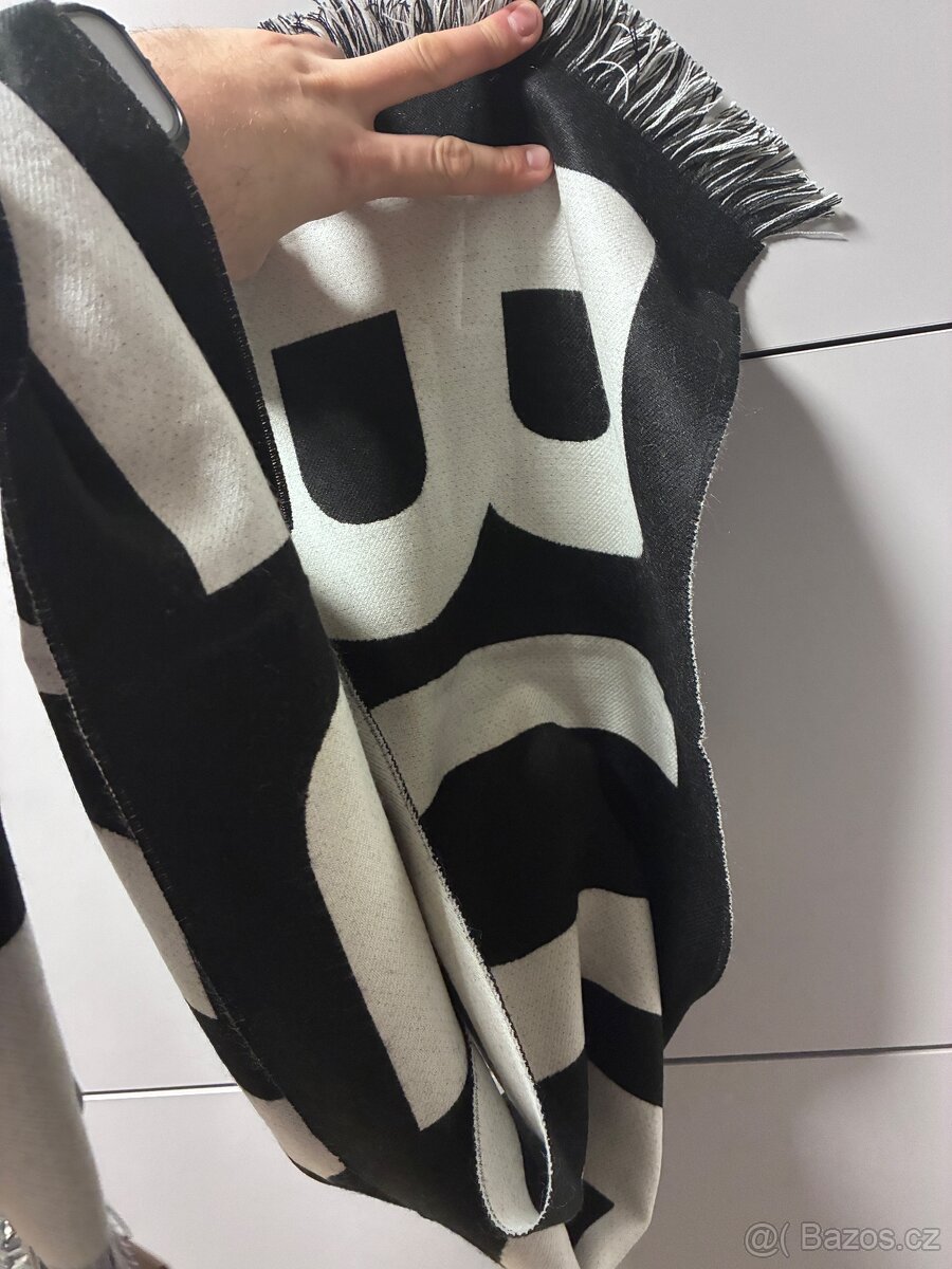 Šála Burberry - 9