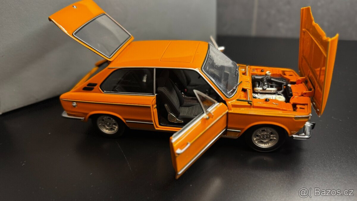 BMW 2000 Tii Touring BMW collection model 1:18 - 9