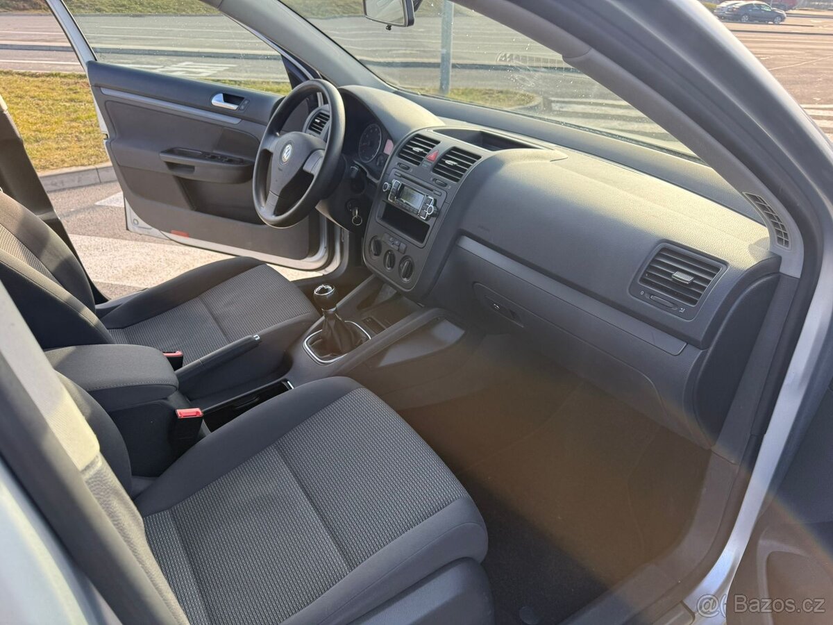 VW Golf 1,6 mpi - 9