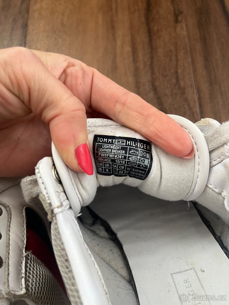 Kožené bílé tenisky Tommy Hilfiger - 9