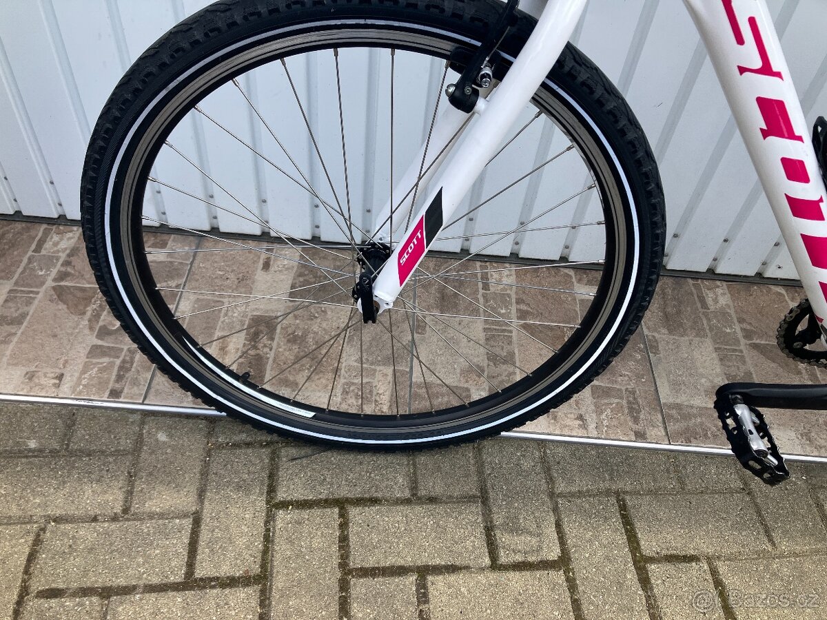 DÍVČÍ DÁMSKÉ KOLO 26 - 9